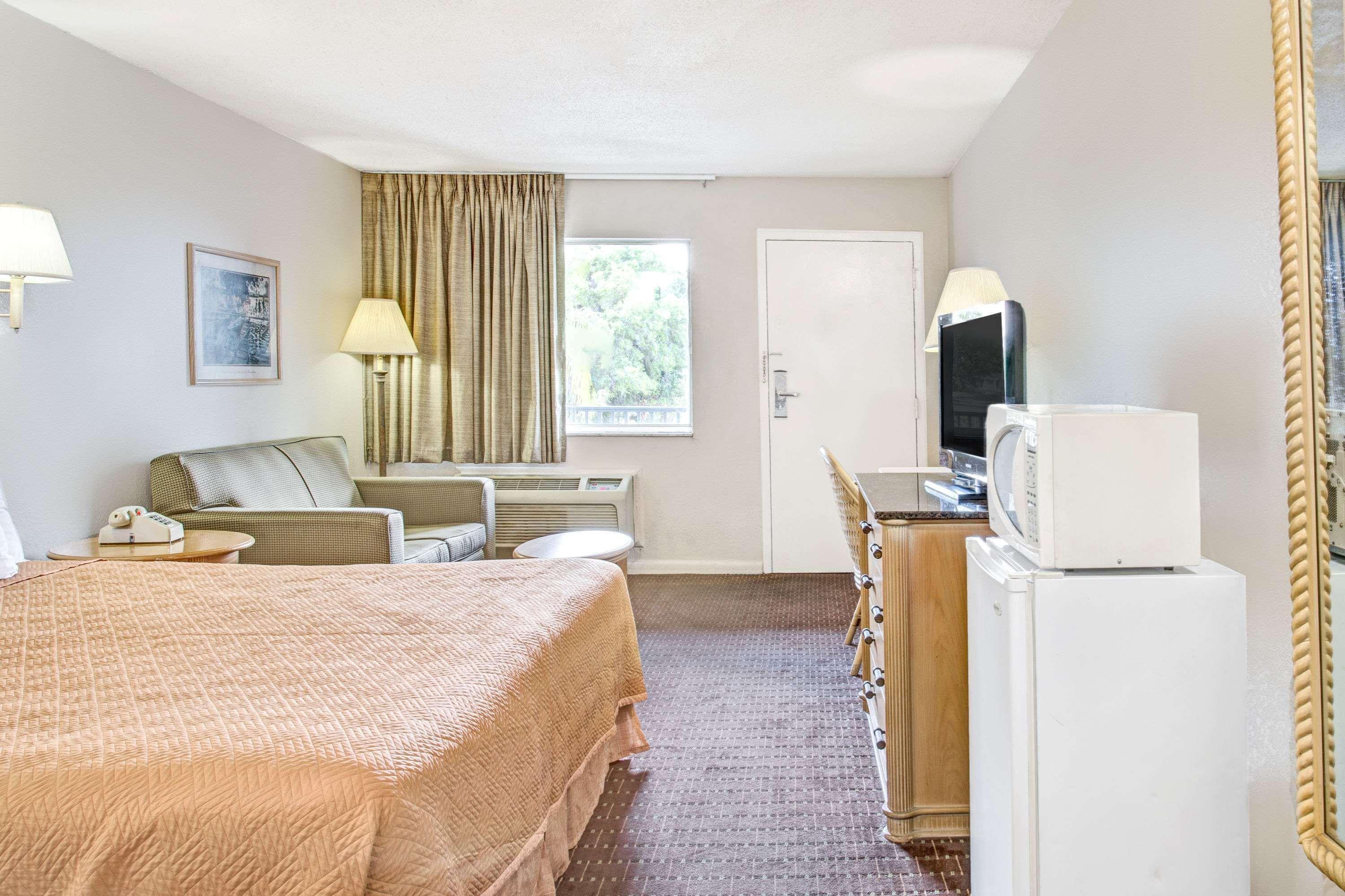 Motel Super 8 By Wyndham Kissimmee Exterior foto