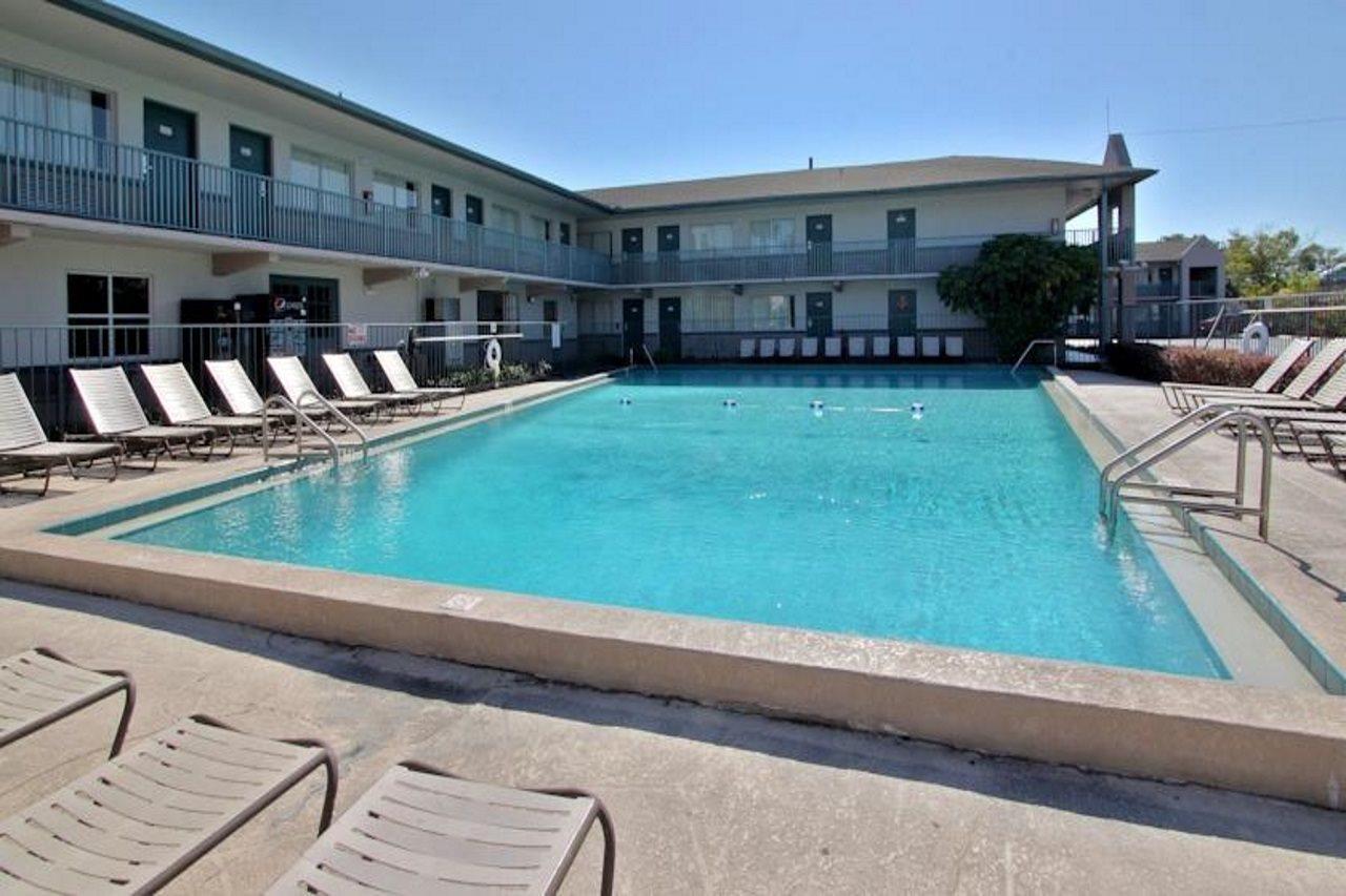 Motel Super 8 By Wyndham Kissimmee Exterior foto